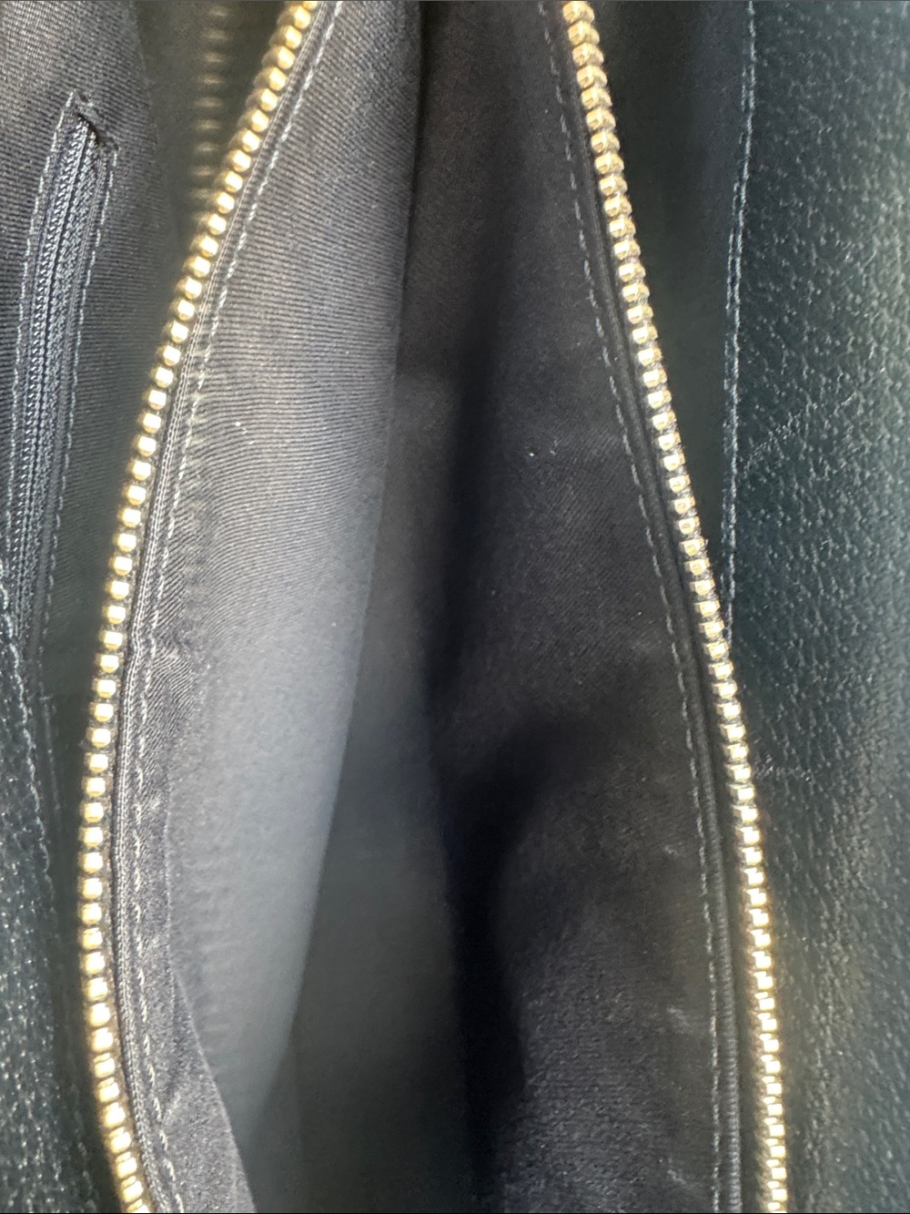 Gucci Black Leather and Canvas Tote with wallet, Gold Hardware and dusty!!!! - Picture 5 of 14